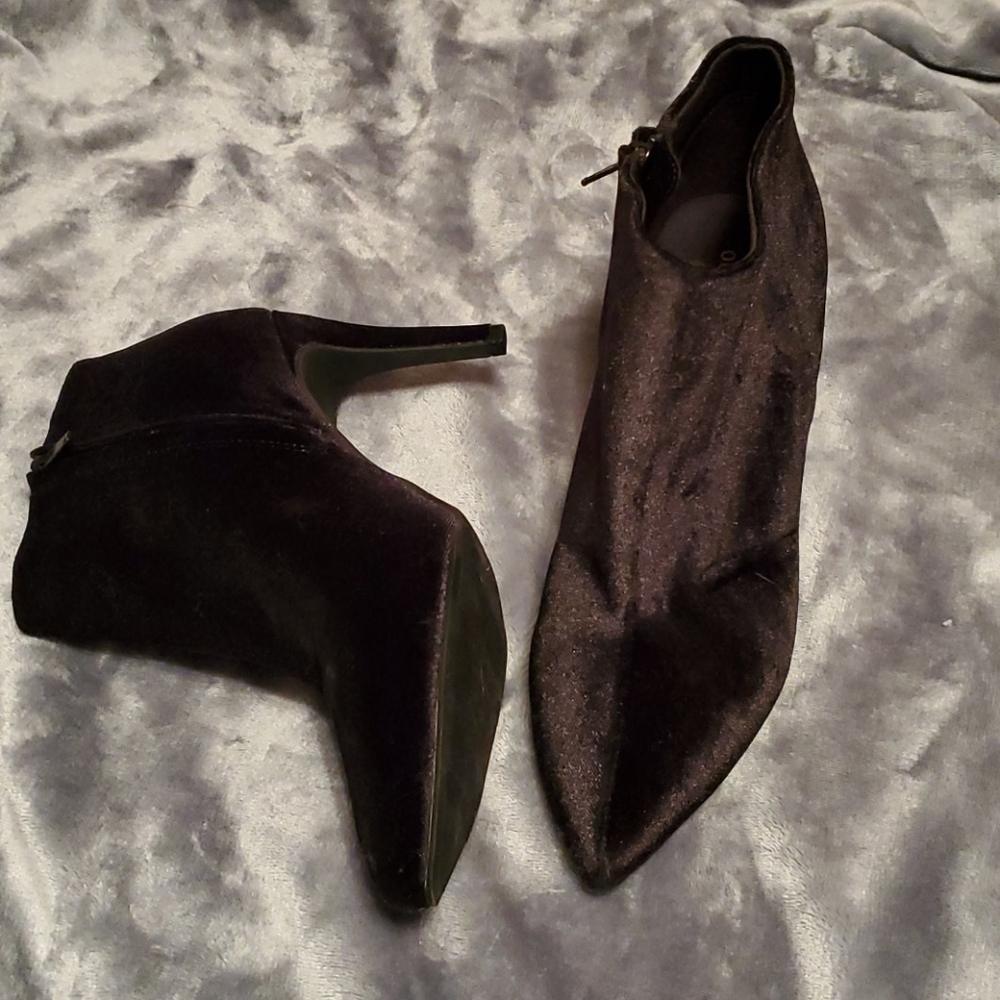 Old Navy Black "Velvet" Booties Size 10